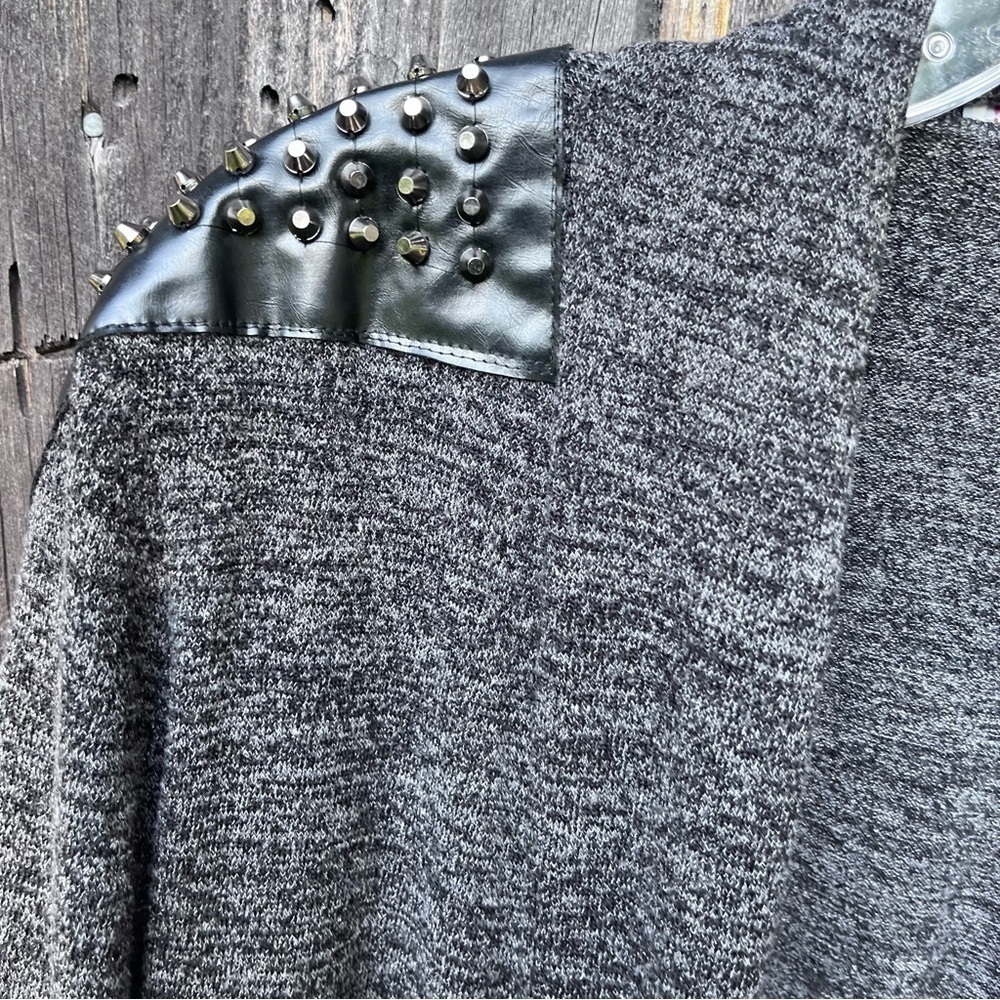 Carol Rose Gray Open Cardigan - Picture 3 of 6